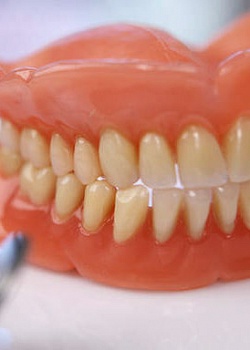 Съемное и несъемное протезирование зубов
